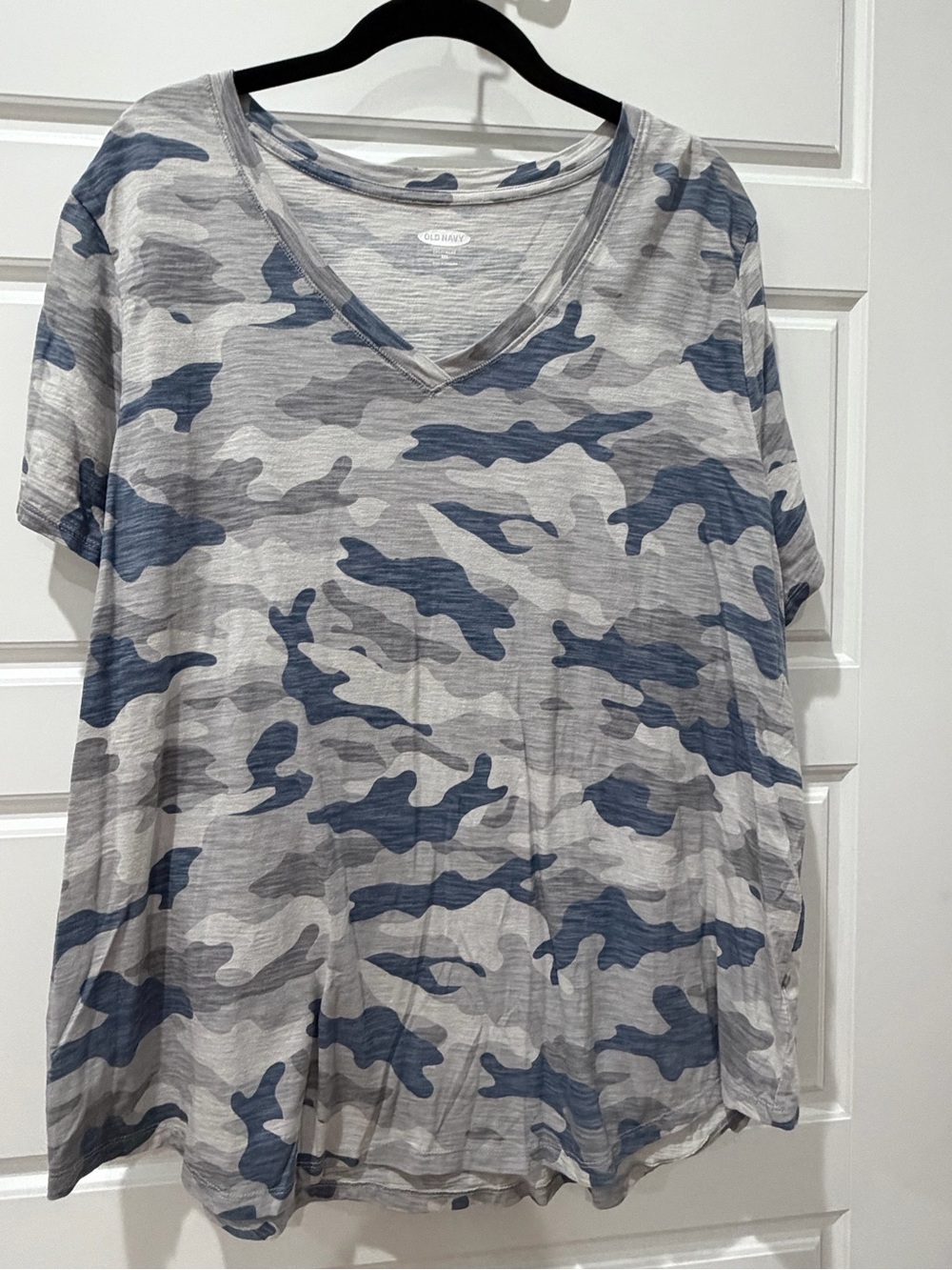Old Navy Gray & Blue Camo V-Neck Tee